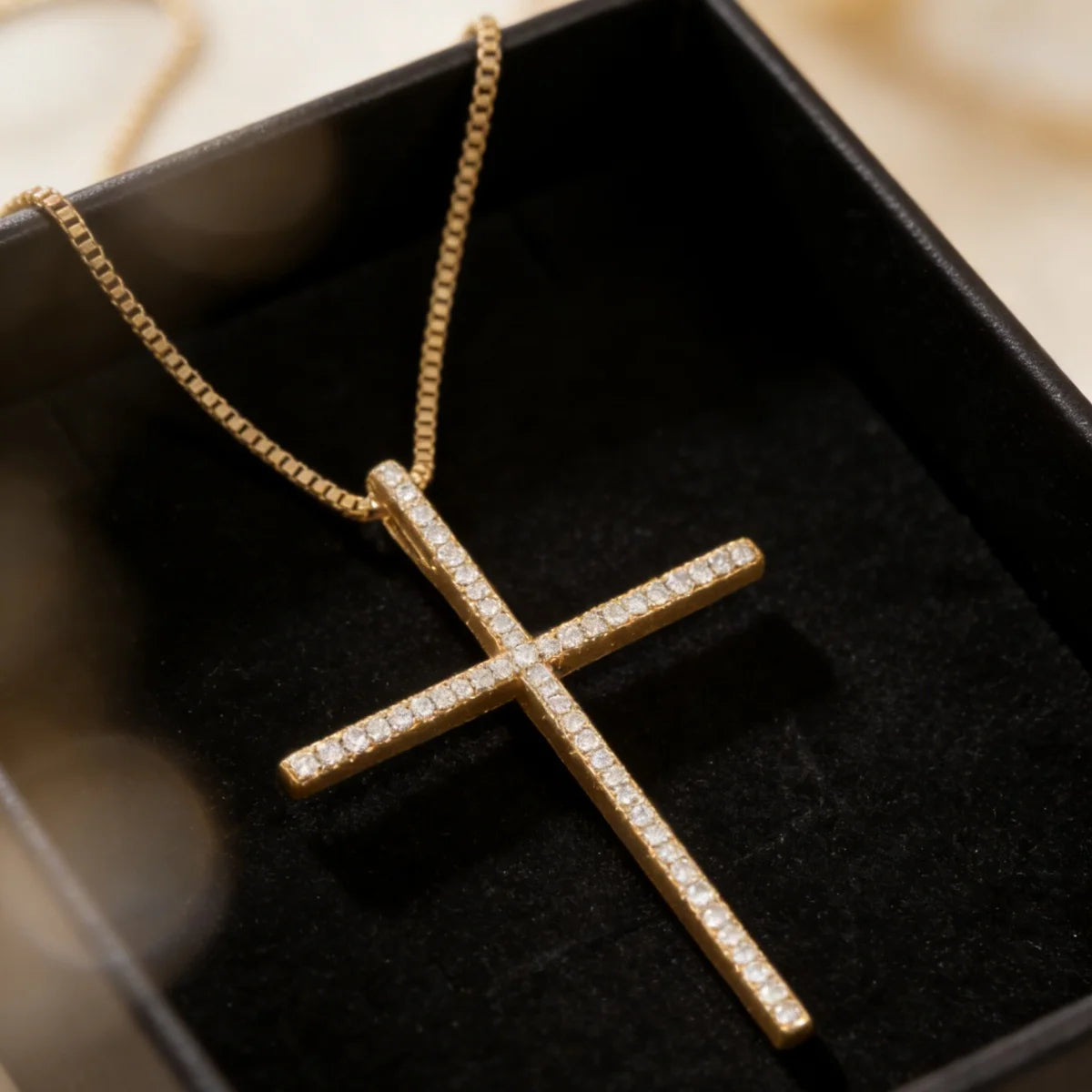Elegant Cross Pendant Necklace – Gold & Silver