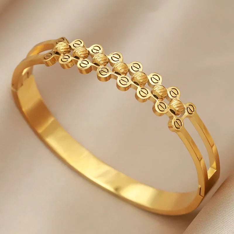 Lynda Kay’s Elegant Bangle Bracelet Collection